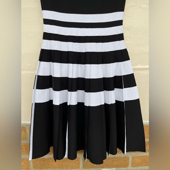 CAROLINA HERRERA Striped Cap-sleeve Pleated Dress size large - Picture 9 of 17